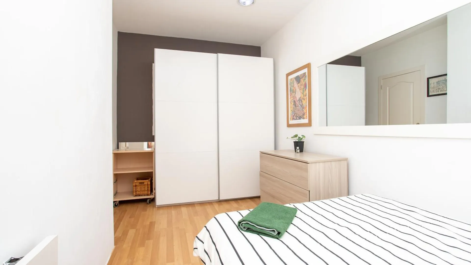 Cozy Exiample Getaway Apartments With Patio Barcelone