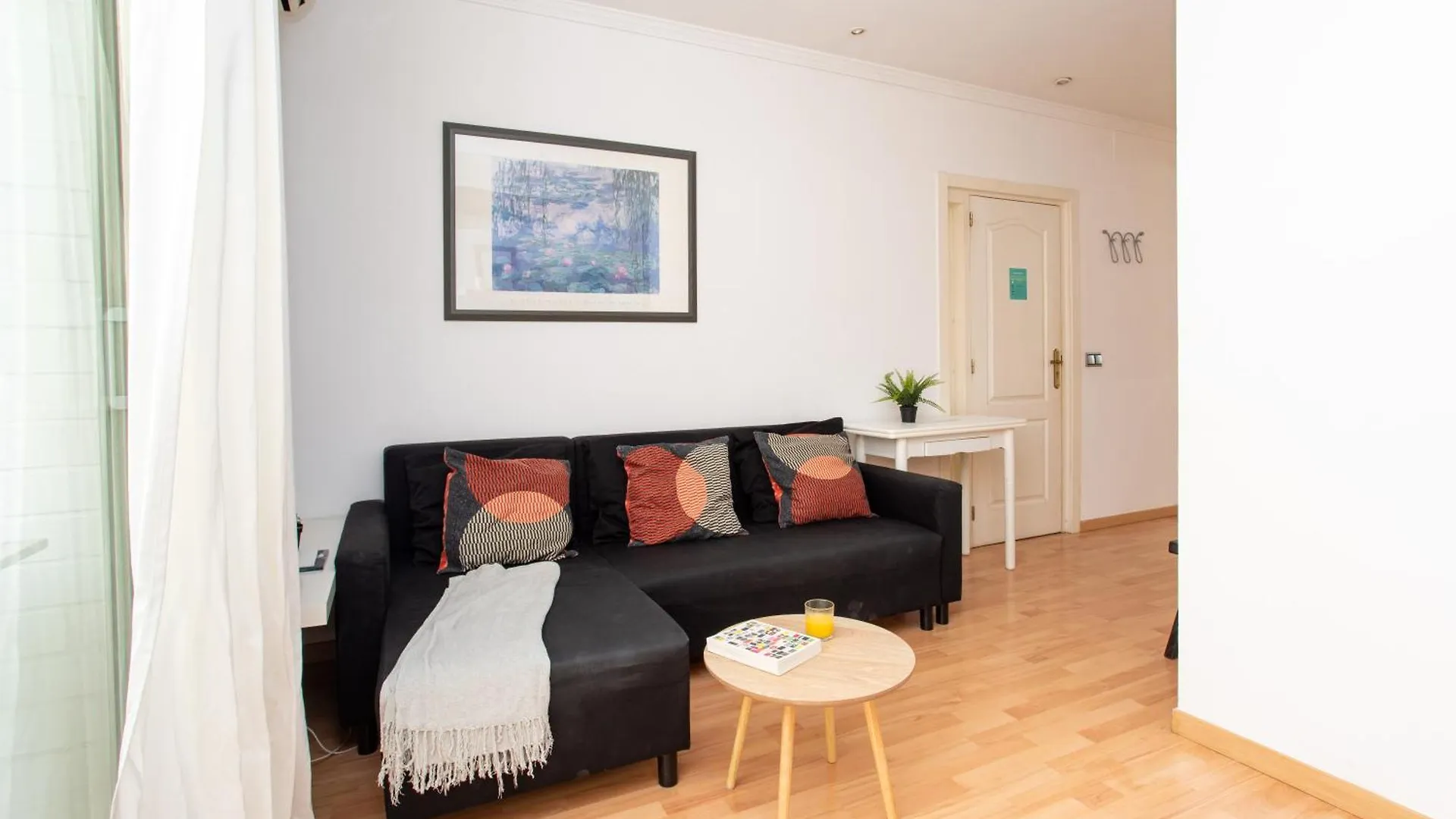 Cozy Exiample Getaway Apartments With Patio Barcelone 0*,