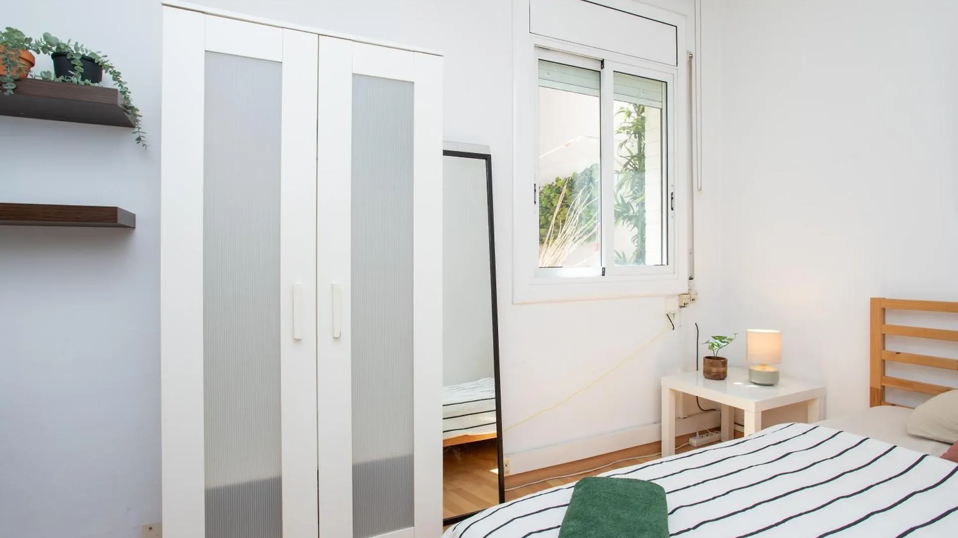 Cozy Exiample Getaway Apartments With Patio Barcelone